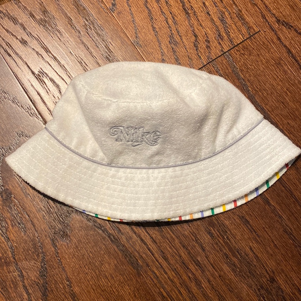 Reversible Nike bucket hat
